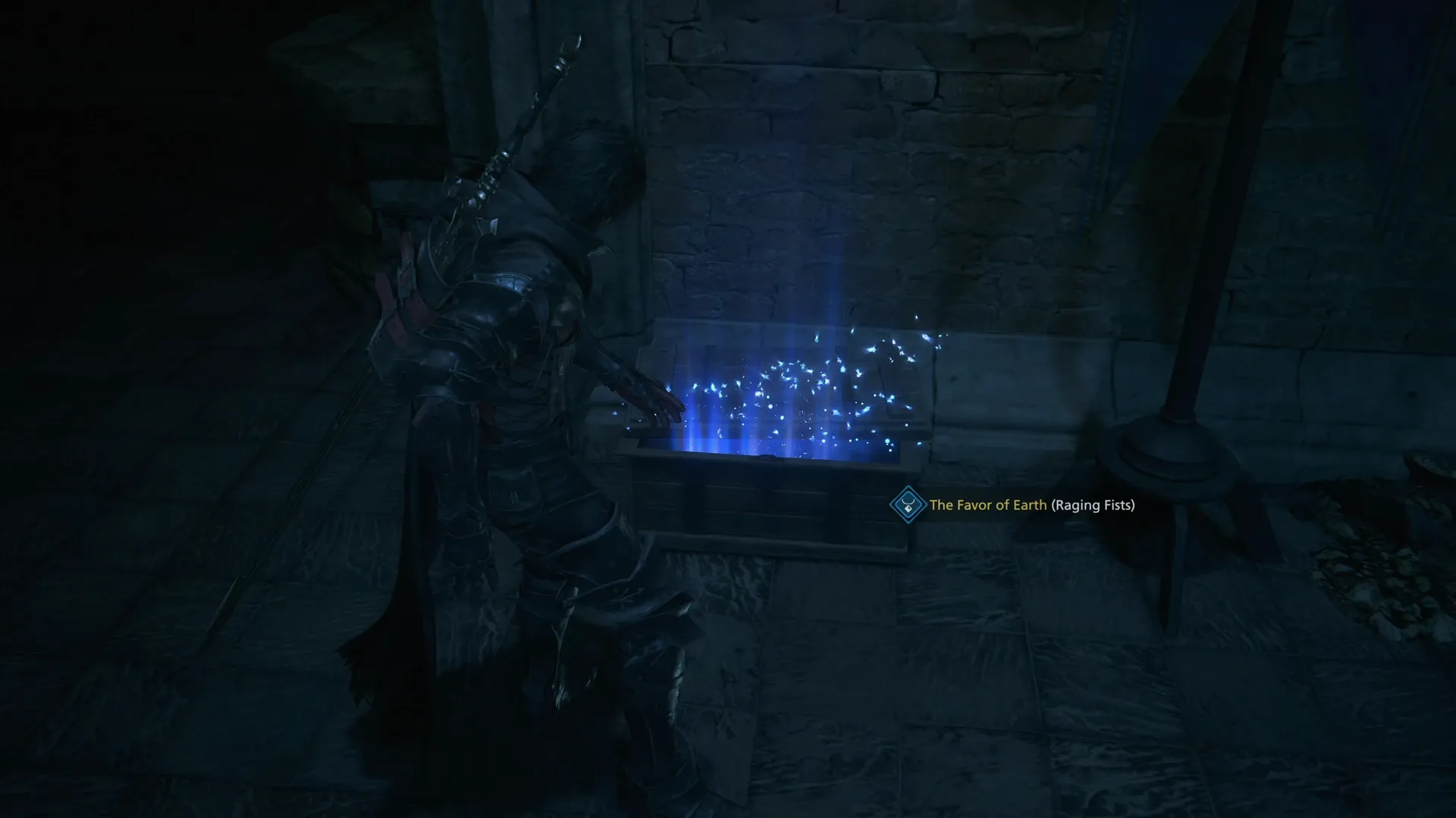 Opening a treasure coffer that contains the Favor of Earth (Raging Fists) accessory